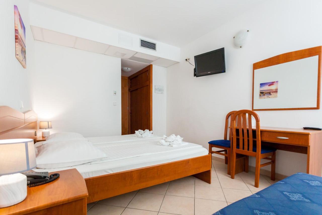 Hotel Adria Малинска Экстерьер фото